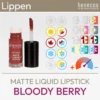 Illustration du produit pour le rouge à lèvres liquide mat Bloody Berry de benecos, composée d'une image du produit et d'un aperçu des symboles Komood représentant les types de couleur correspondants du système des 10 types de couleur et des 12 types de couleur pour ce rouge à lèvres. Produit de la boutique komood.shop.