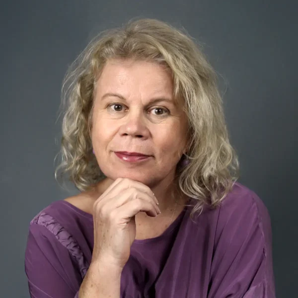 Retrato de Marion Zens asesora de color y estilo en Berlín. La tienda komood.shop.