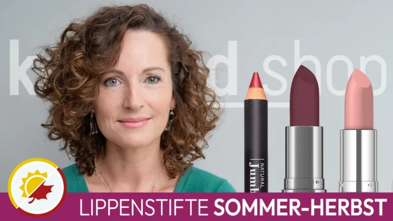 Portrait of a woman with light brown hair and the typical facial features of a summer-autumn type next to three lipsticks in matching colours. In front is the Komood symbol for the summer-autumn colour type and the inscription Summer-autumn lipsticks.