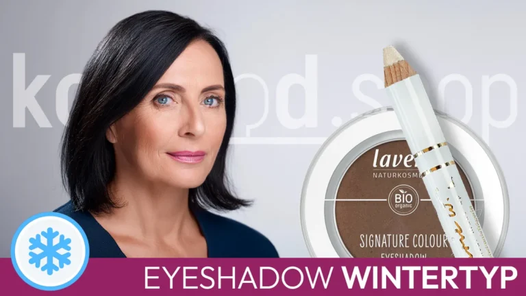the portrait of a black-haired woman with the typical facial features of a winter type next to two eyeshadows in suitable colours in front of the Komood symbol for the winter colour type and the inscription Eyeshadow Winter Type